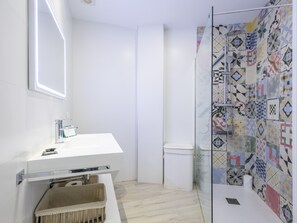 Dutxa, assecador de cabells i tovalloles