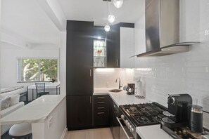 Classic Studio, 1 Double Bed | Private kitchen