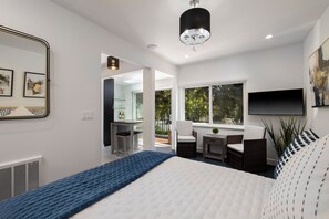 Design Studio, 1 Double Bed, Balcony | Living area