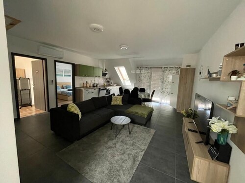 Charming 3-bedroom apartment with AC and WiFi in welcoming Balatonlelle