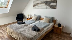 3 chambres, fer et planche à repasser, Wi-Fi, draps fournis