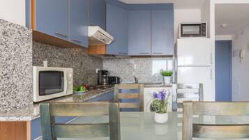 House, 3 Bedrooms, Terrace | Private kitchen