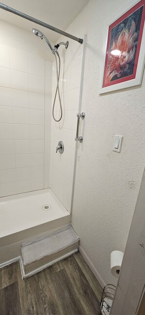 Dusche, Handtücher, Seife, Toilettenpapier
