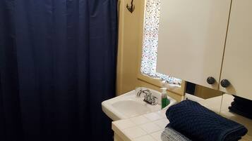 Towels, soap, shampoo, toilet paper