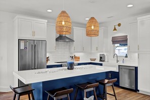 Micro-ondes, four, plaque de cuisson, lave-vaisselle