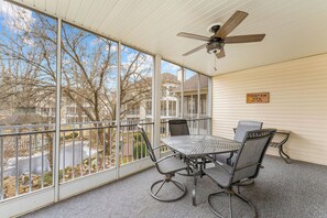 Outdoor dining - Recently Updated 2 Bedroom Condo in Pointe Royale Golf Village with King Beds (Branson)