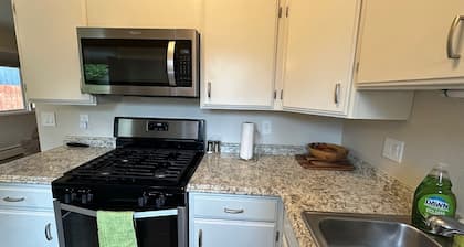 Downtown Coastal Trail 2 BDR 1 BTH Sleeps 2-6