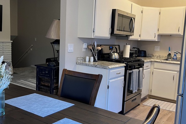 Mikroaaltouuni, uuni, liesi, astianpesukone