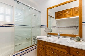 Shower, towels