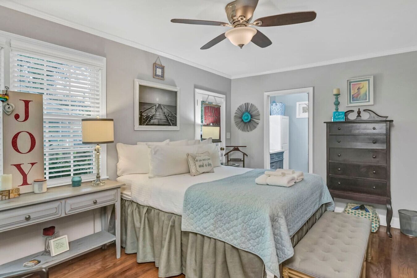 2 bedrooms, desk, iron/ironing board, travel crib