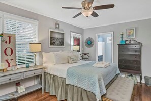 2 Schlafzimmer, Schreibtisch, Bügeleisen/Bügelbrett, Reisekinderbett