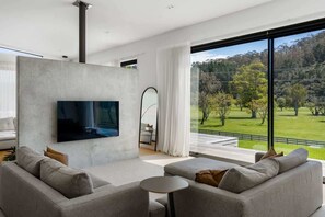 TV, fireplace - Hosts on the Coast "The Country Club" (Whangamata)