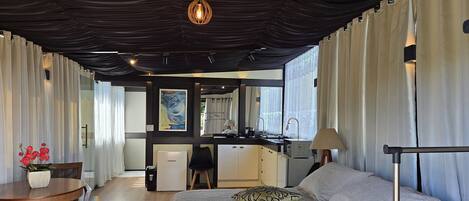 Comfort Suite | 1 bedroom, individually decorated, blackout drapes, iron/ironing board
