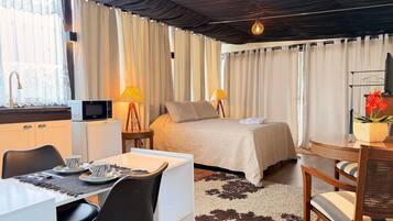 Suite | Blackout drapes, iron/ironing board (on request), WiFi (free)