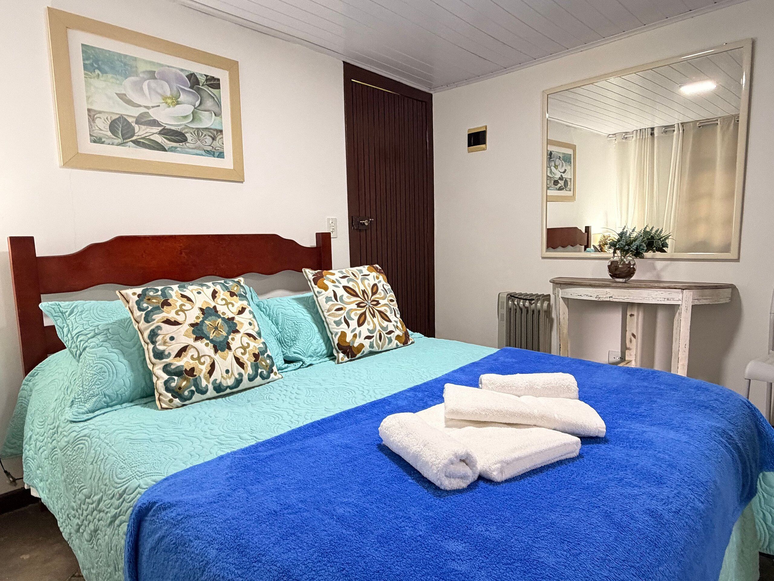 Suite | Individually decorated, blackout drapes, iron/ironing board, free WiFi
