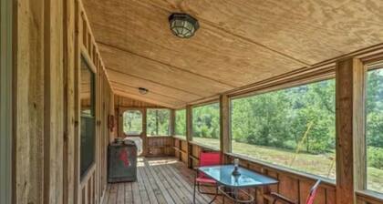 Cozy cabin 1 bedroom, WiFi, AC above Sylamore Creek in welcoming Mountain View