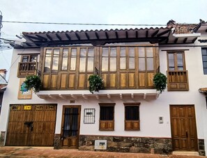 Front of property - Aparta Hotel Los Tucanes (Villa de Leyva)