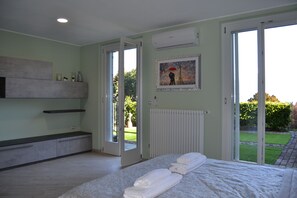3 chambres, fer et planche à repasser, Wi-Fi, draps fournis