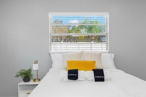 4 habitaciones, escritorio, tabla de planchar con plancha y wifi gratis 