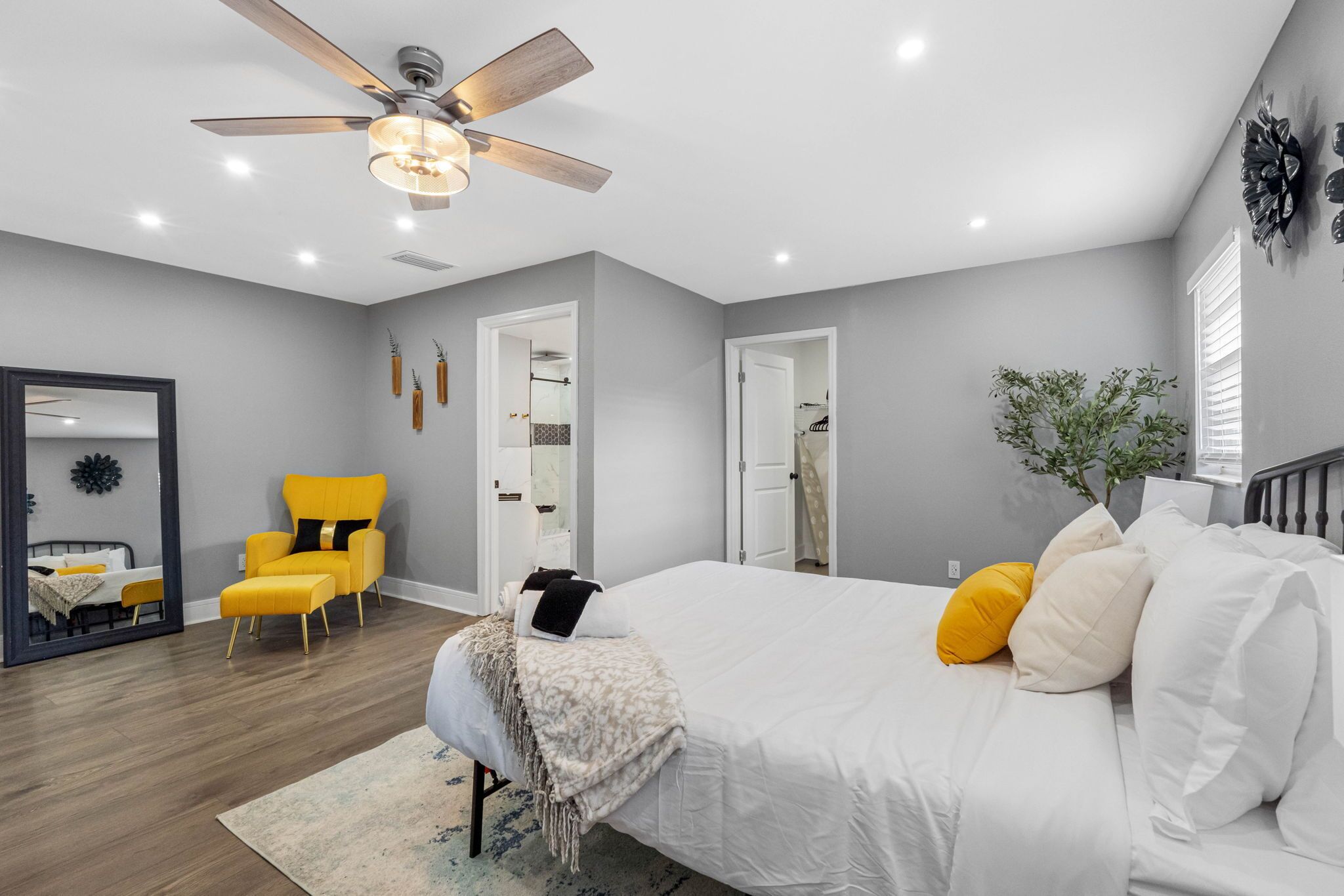 4 Schlafzimmer, Schreibtisch, Bügeleisen/Bügelbrett, kostenloses WLAN