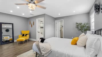 4 bedrooms, desk, iron/ironing board, WiFi (free)