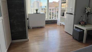 1 slaapkamer, een strijkplank/strijkijzer, wifi, beddengoed