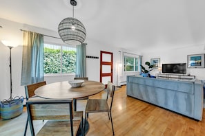 Dining - Mill Valley Apartment: Walking Distance to DT (Mill Valley)