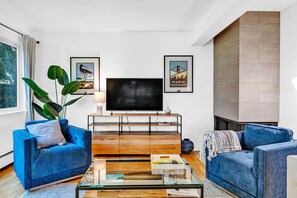 Living area - Mill Valley Apartment: Walking Distance to DT (Mill Valley)