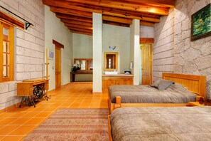 Familien-Ferienhütte | 4 Schlafzimmer, Verdunkelungsvorhänge, Bügeleisen/Bügelbrett