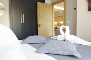 1 Schlafzimmer, Zimmersafe, Schreibtisch, Bügeleisen/Bügelbrett