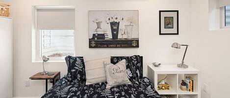 1 dormitorio, tabla de planchar con plancha, wifi y ropa de cama