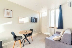 Smart TV - Charming T2 in the heart of Villeurbanne (Villeurbanne)