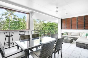 Dining - Ocean Spray- Beachfront Retreat with Ocean Views, Jacuzzi & Pool (Yorkeys Knob)