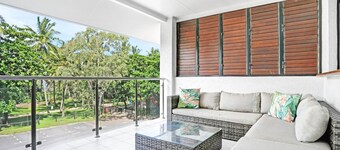 Ocean Spray- Beachfront Retreat with Ocean Views, Jacuzzi & Pool