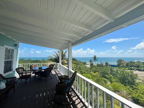 The Lookout House
Large 5-bedroom home with stunning views on the Sea of Abaco
