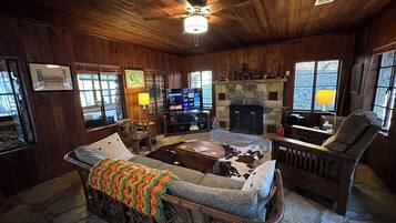 Smart TV, fireplace