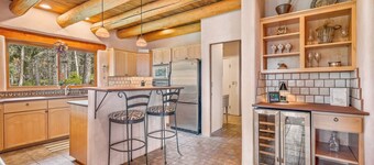 Spacious 4 bedroom with unmatched view!