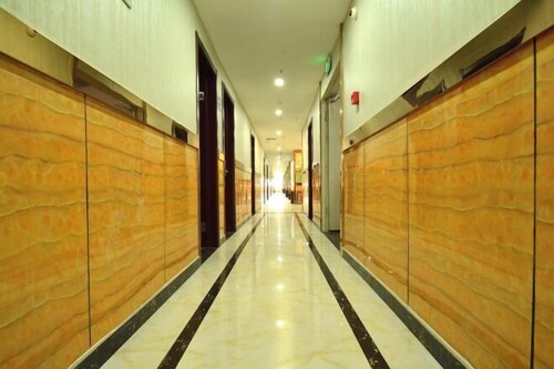 Zhengzhou Yaxin Hotel (Leshang Plaza)