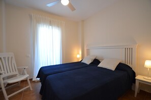 2 soverom, strykejern/-brett, internettilgang og sengetøy