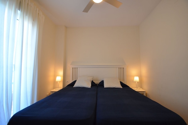 2 habitaciones, tabla de planchar con plancha, internet y ropa de cama 