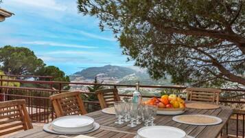 House, 4 Bedrooms, Terrace | Outdoor dining