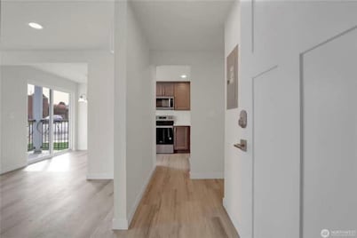 2BR near Tacoma Dome, downtown, restaurants & EQC