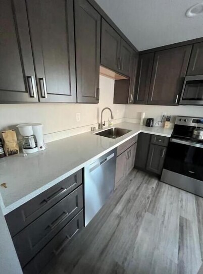 2BR near Tacoma Dome, downtown, restaurants & EQC