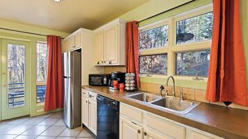 冰箱、微波炉、烤箱、炉灶