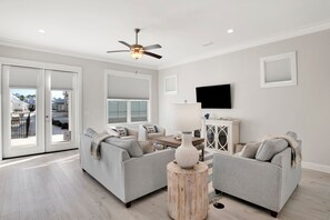 Smart TV - Pool, Walk To Beach & Restaurants, Firepit, 4BR + Bunks, Summer Salt Amenities (Orange Beach)