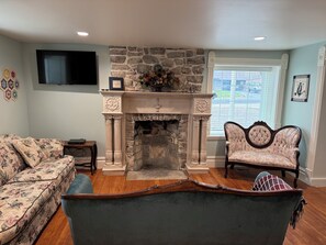 Smart TV, DVD player - •NEW• Manti Manor – Historic 1871 Pioneer House (Manti)