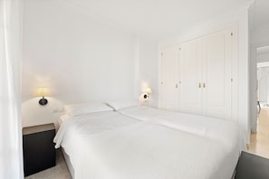 Exclusive Apartment, Ocean View | 2 bedrooms, blackout curtains, iron/ironing board, free WiFi - Senorio de Aloha (Marbella)