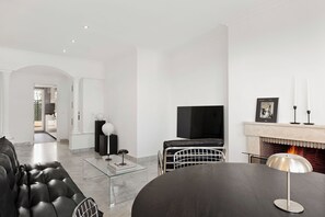 Exclusive Apartment, Ocean View | Living area - Senorio de Aloha (Marbella)