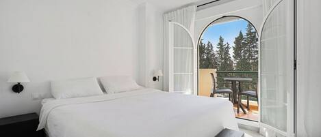 Exclusive Apartment, Ocean View | 2 bedrooms, blackout curtains, iron/ironing board, free WiFi