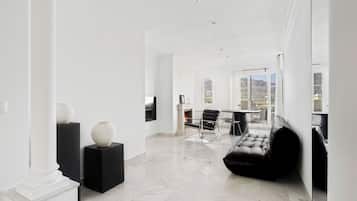 Exclusive Apartment, Ocean View | Living area